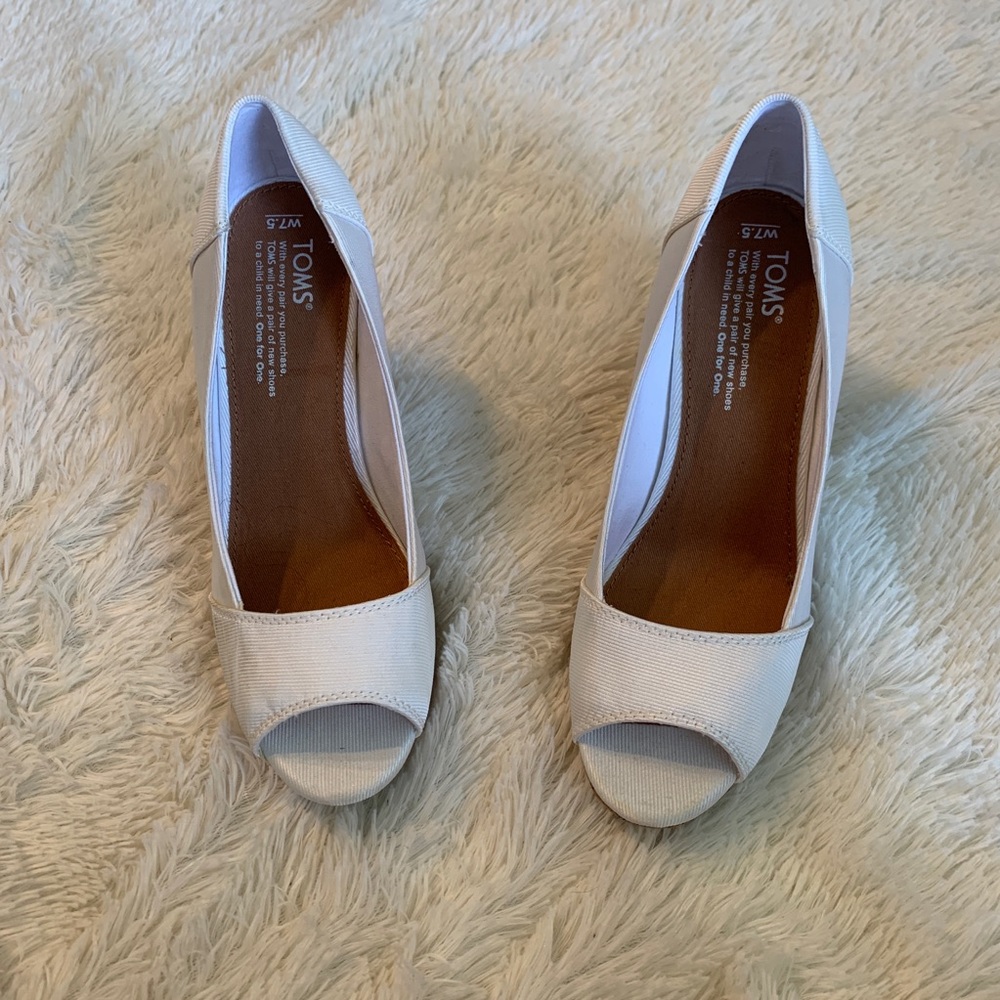 TOMS wedges
